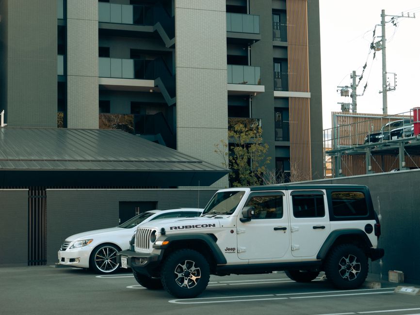 Відкликання Jeep: 202 тис. авто через ПЗ системи тиску в шинах