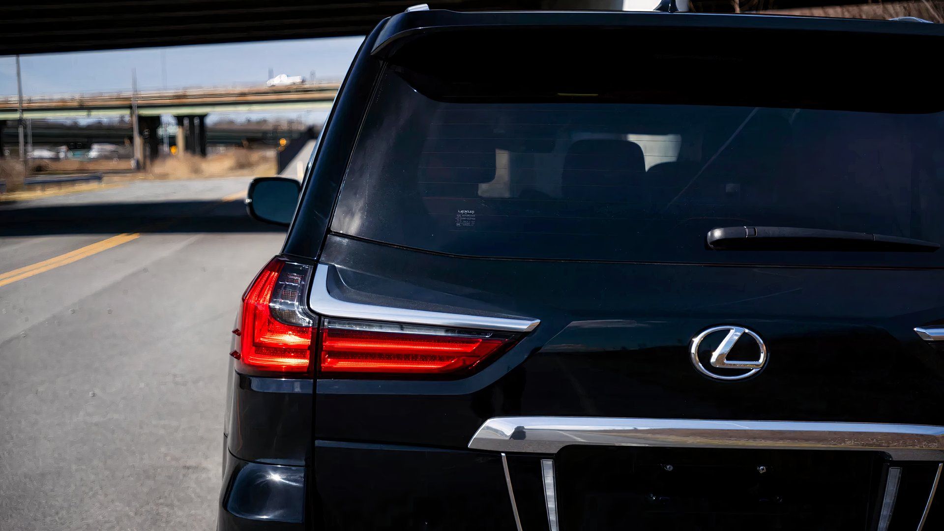 Lexus TX 500h електрифікований лідер
