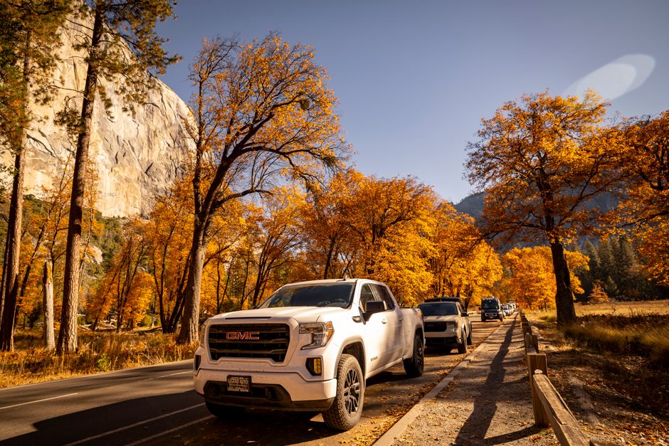 Регулятор США розслідує відрив хромованих деталей на пікапах GMC Sierra