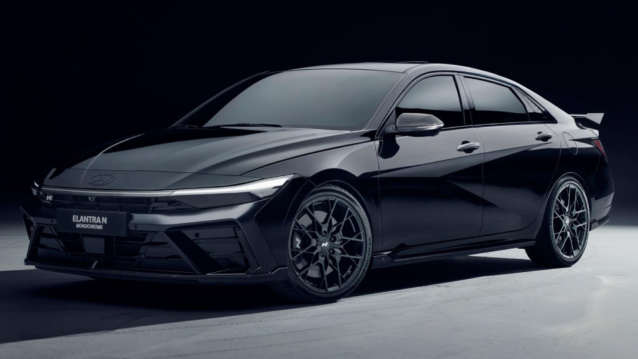 Спортивний седан Hyundai Elantra N Monochrome зі стриманим дизайном