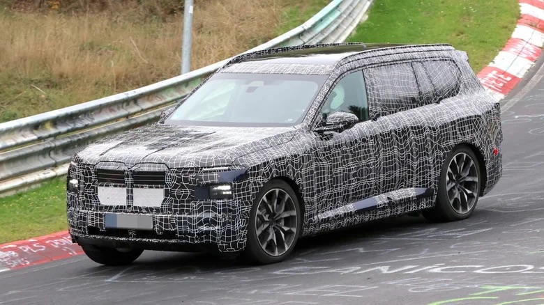 BMW тестує нове покоління X7 та електричний iX7 на Нюрбургрингу