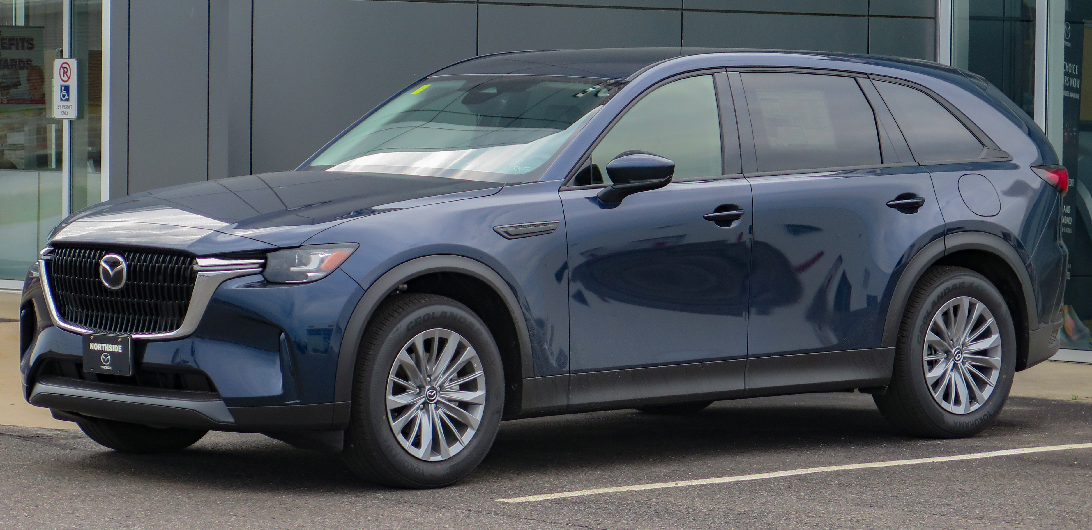 Mazda розсекретила флагманський кросовер CX-90