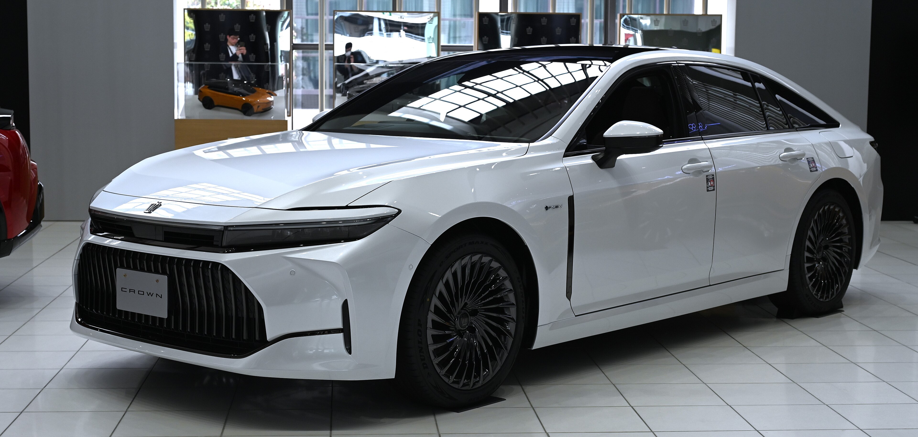 Toyota кардинально змінила імідж Crown