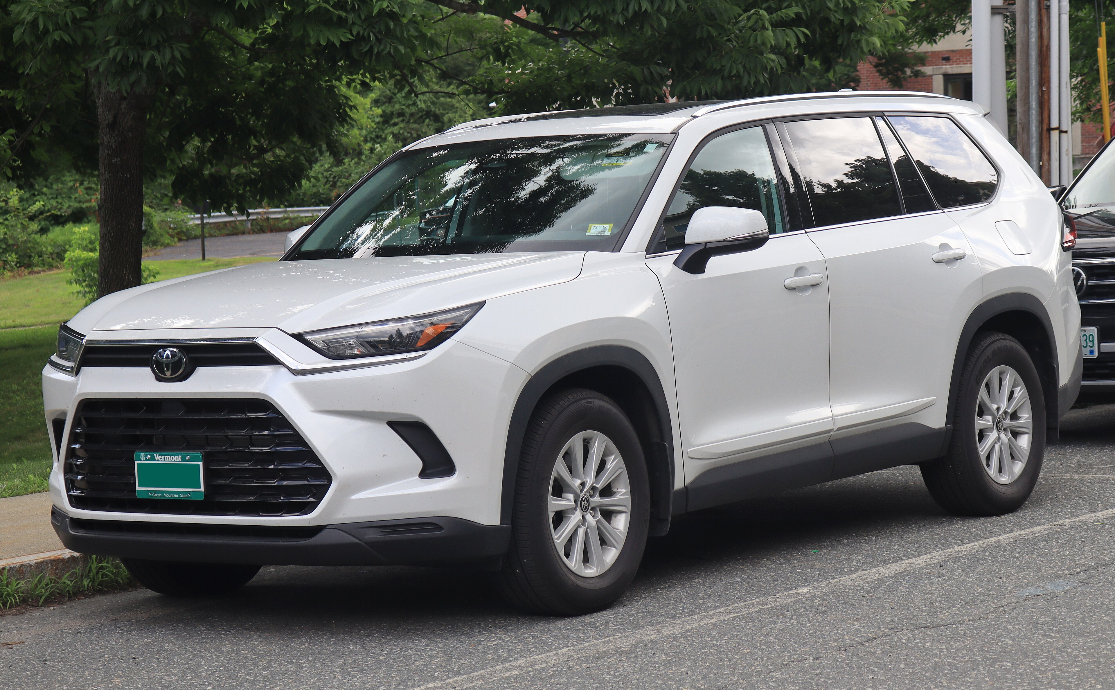 Toyota представила великий кросовер Grand Highlander