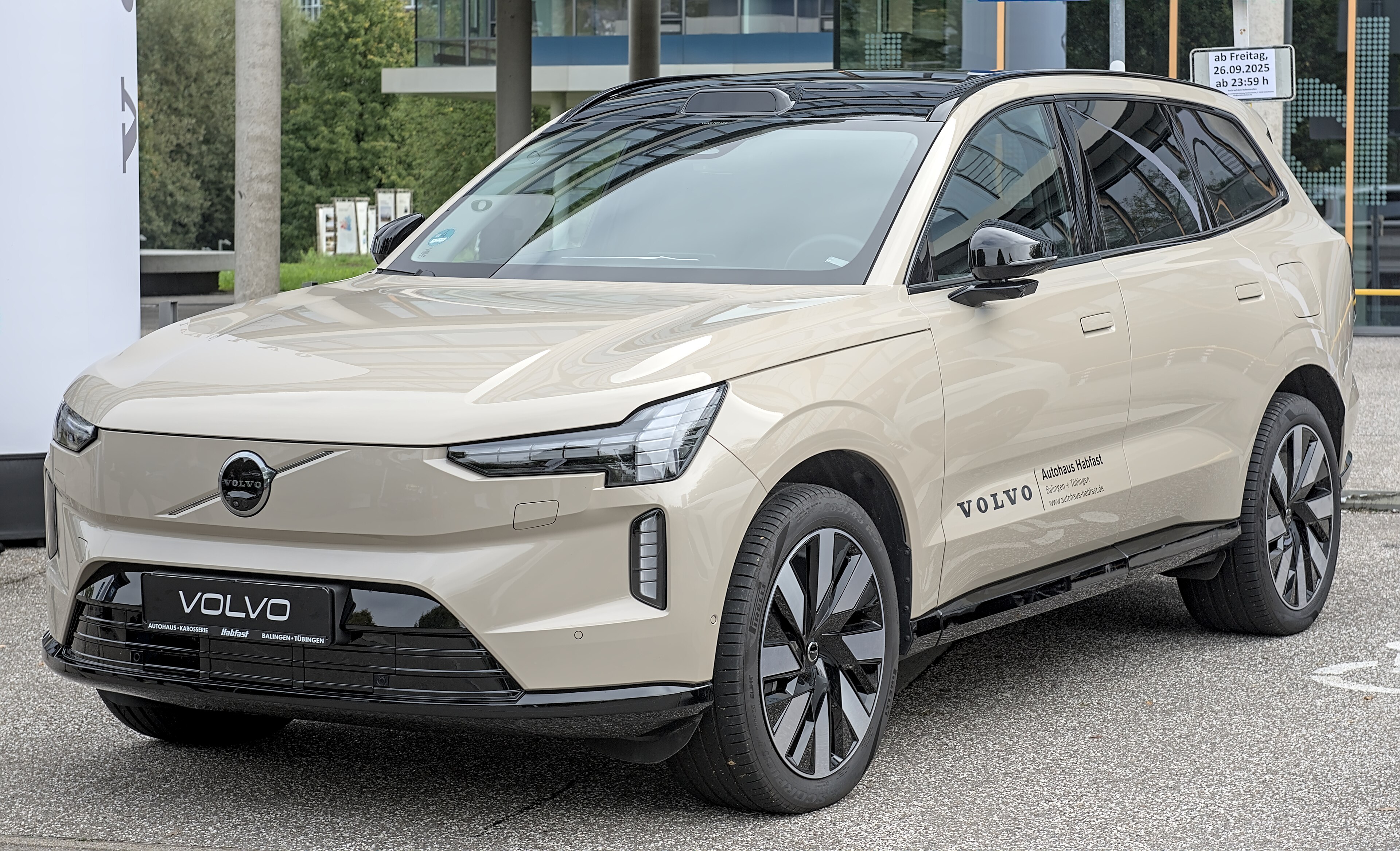 Volvo EX90 2023. Фото та відео